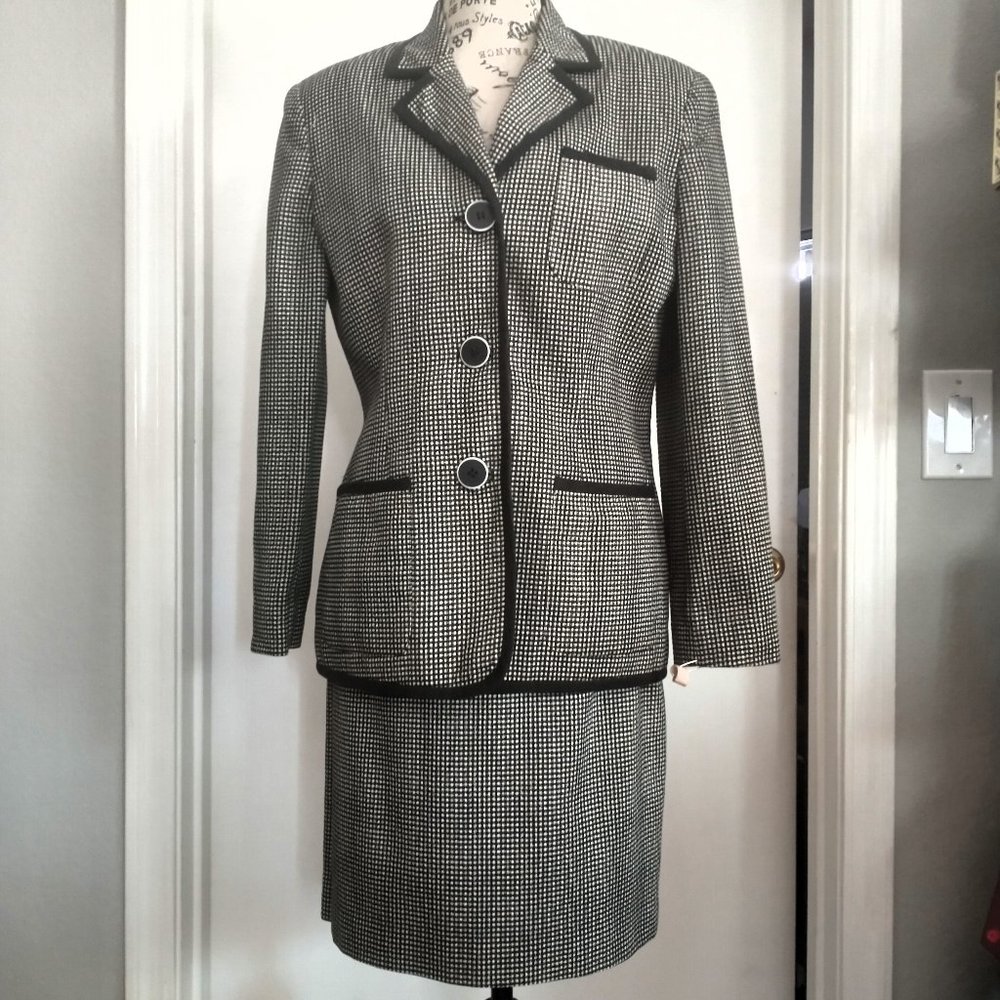 COPY - ANDREA JOVINE BLACK & WHITE SUIT, SIZE 10